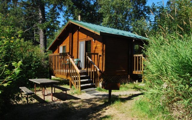 La Conner Camping Resort Deluxe Cabin 6
