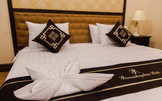 Charming Riverside Hotel