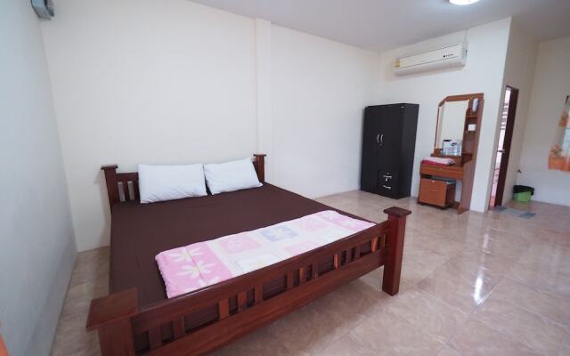 Arunroj Apartment