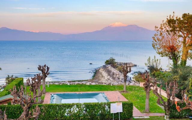 Casa Lugana 19 - monolocale con piscina direttamente a lago