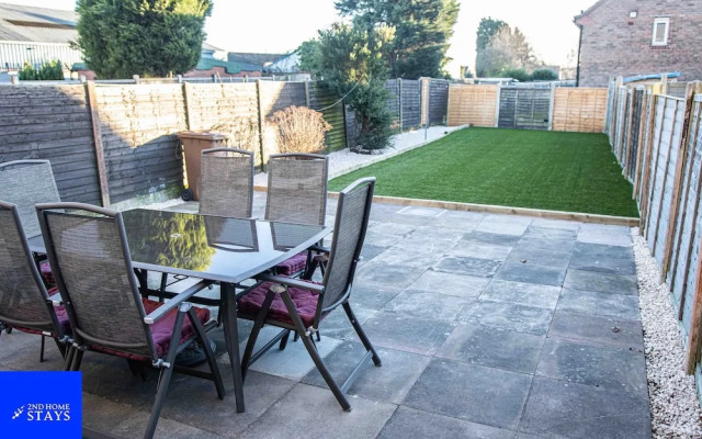 2ndhomestays -walsall- Charming 3-bedroom House