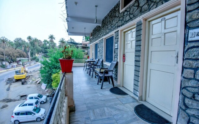 OYO 13553 Palm Residency