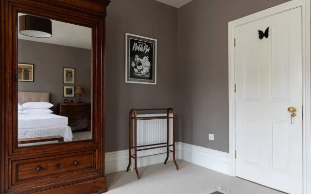 Radipole Road IV by Onefinestay
