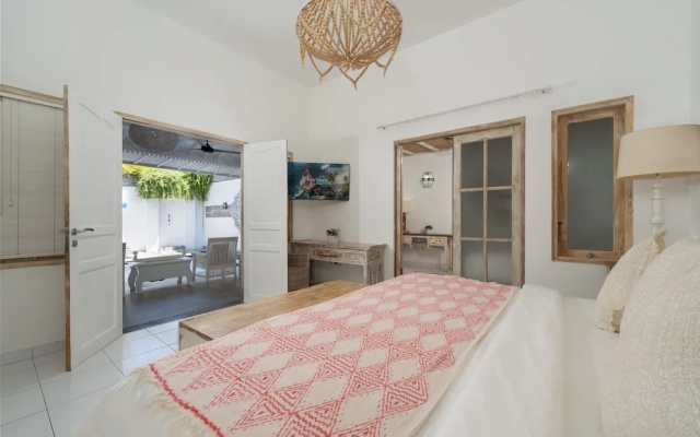 Peacock Bungalow by Pertama Stay – Guest Rooms – Kuta