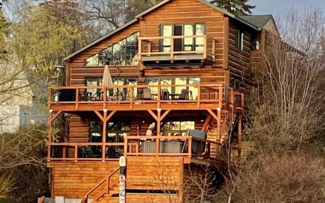 Inn on Bigfork Bay John Wayne