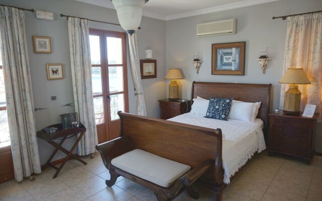 Faros Suites - Adults Only