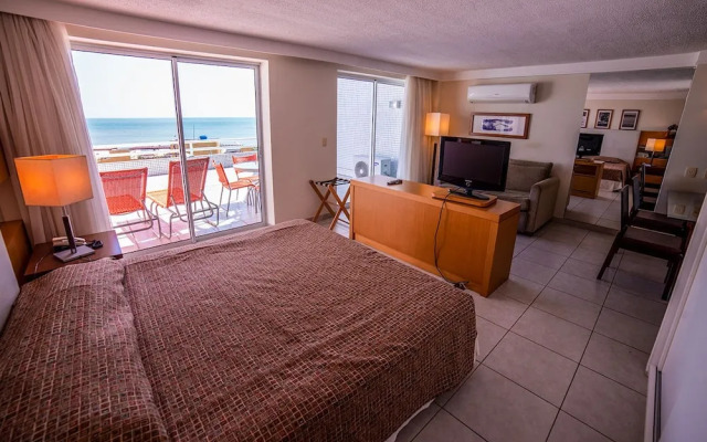 Flats com ampla varanda - 150m da Praia de Ponta Negra