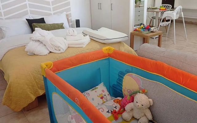 Cool Boho Apartment, 1min to Highway, Parking