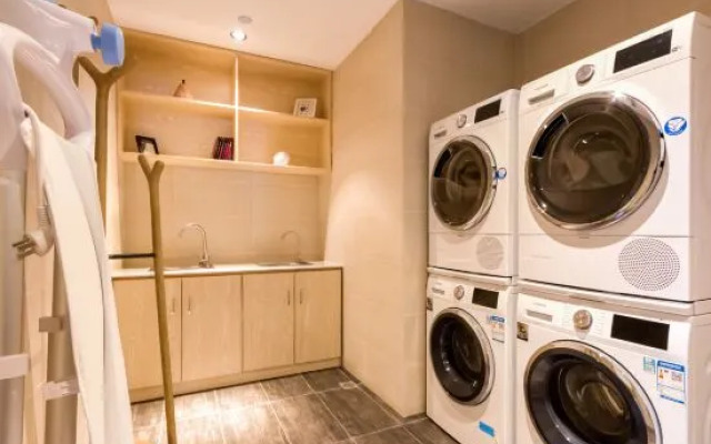 HanTing Premium Hotel (Hangzhou Jianghan Road Subway Station)