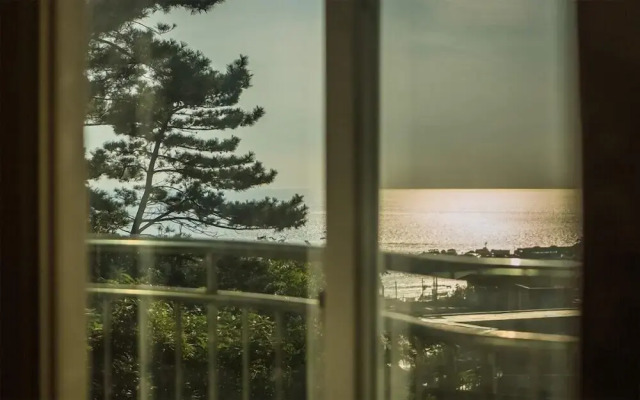 Beach Hill View House