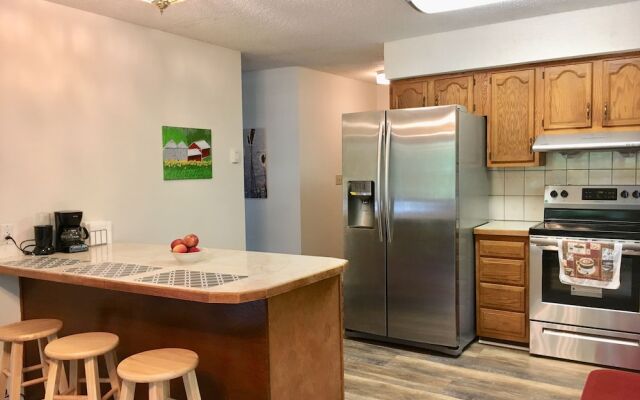 Beautiful Lakeside House Near Camelback