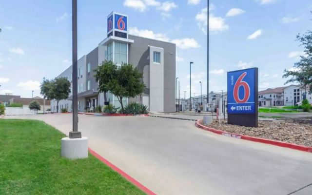 Motel 6 Laredo, TX - Airport
