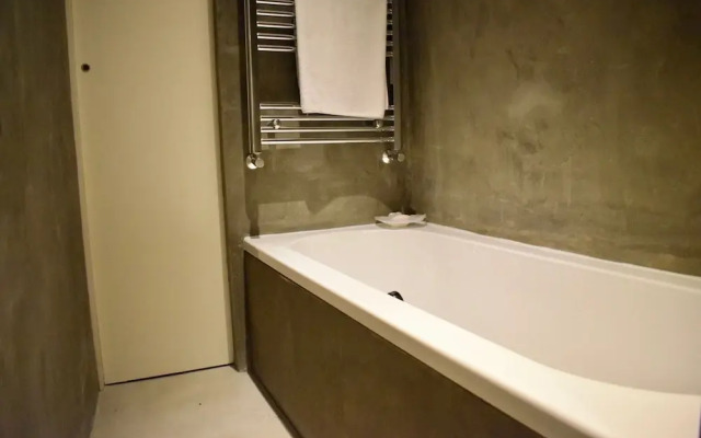 Bright 2 Bedroom Kennington Flat With Garden
