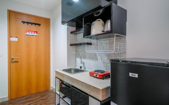 Nice And Comfort Studio At Evenciio Apartment