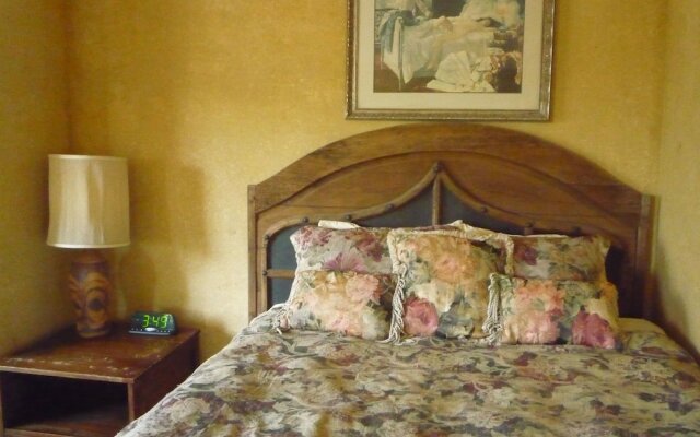 Woodland Hills Calabasas Guesthouses