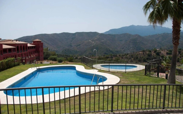 Beautiful Jacuzzi Holiday Home