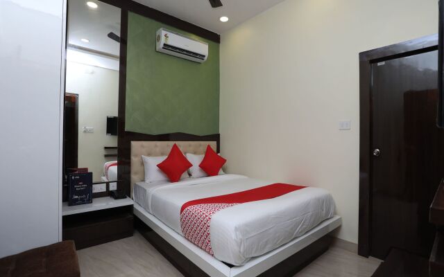 OYO 15617 Abi's Inn