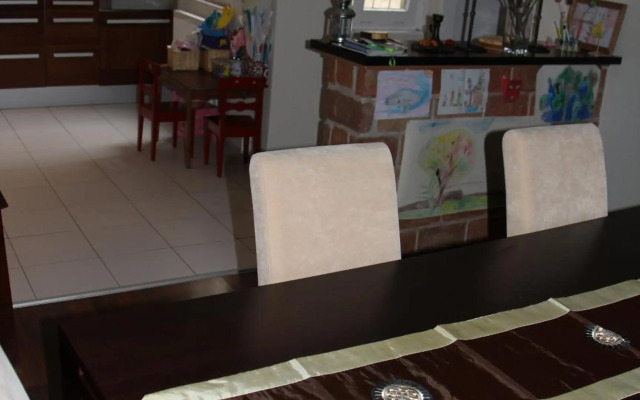 Queen Zita Apt 130 m2 near Chain Bridge