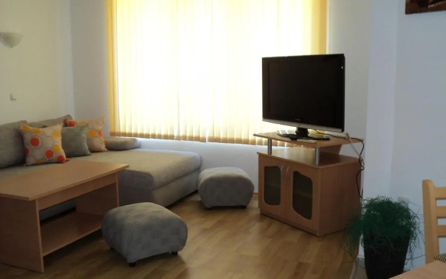 Meni Apartments and Guest Rooms
