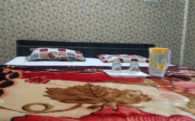 Goroomgo Maatu Shri Guest House Mathura