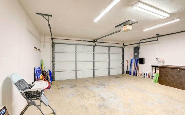 Sunny Bradenton Home w/ Lanai & Screened Pool!