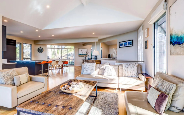 Aqua Pure at Hyams Beach 4pm Check Out Sundays