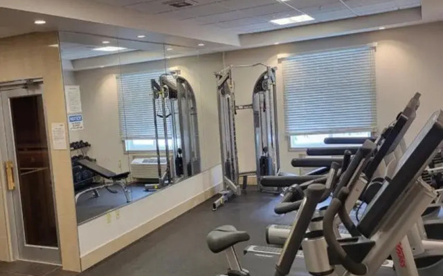 Days Inn & Suites by Wyndham Fort Saskatchewan