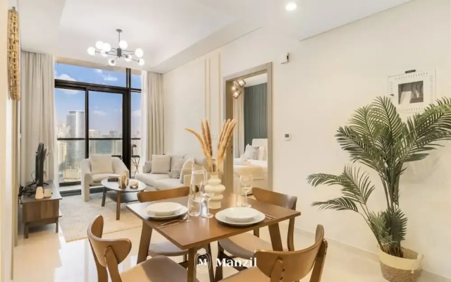 2BR Near Downtown w Balcony Pool Canal Views