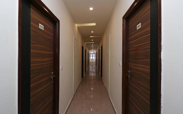 OYO 22825 Hotel Crown Stay inn