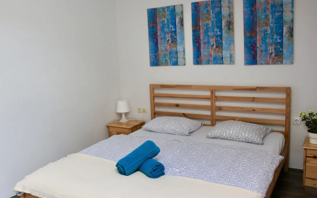 Falling Lakes Hostel