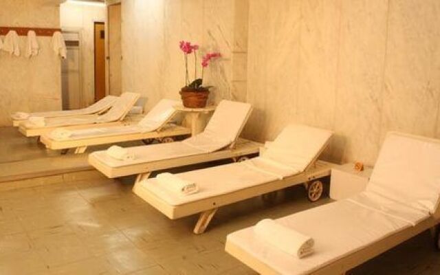 Carlton Hotel