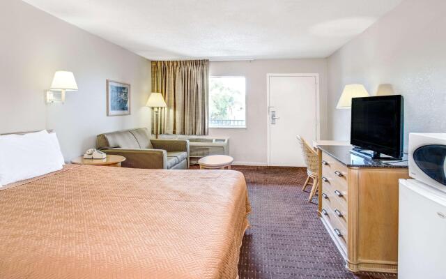 Super 8 by Wyndham Kissimmee