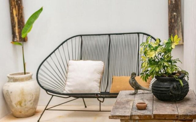 Standard Rooms by GuruHotel