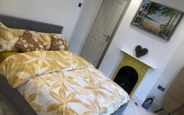 Housesleeps2- 2br-gardenview-parking-nearbeach