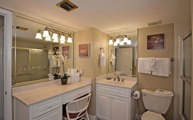 Shoreline 3036 Condo by RedAwning