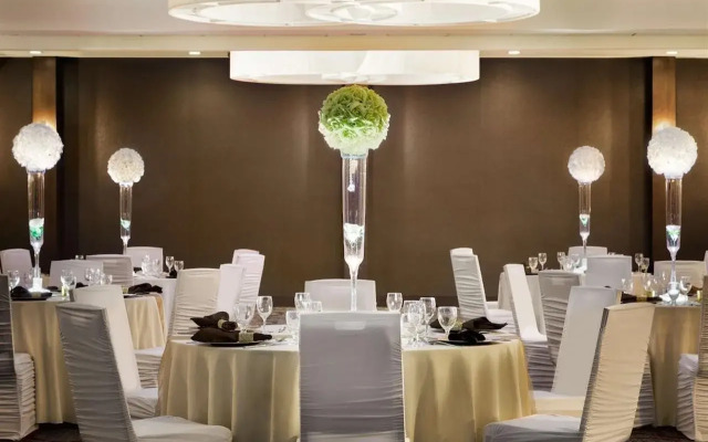 DoubleTree by Hilton Toronto Airport