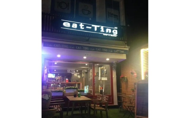 Eat - Ting Cafe and Hostel