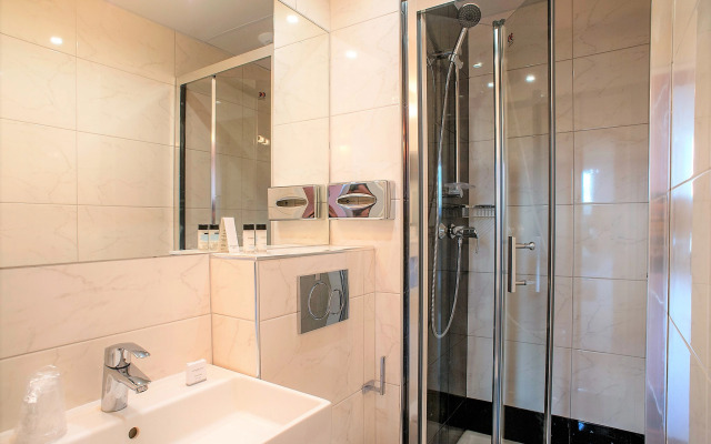 Hotel Olympic Paris Boulogne by Patrick Hayat