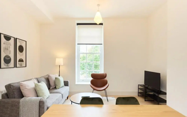 The East London Mile Crib - Bright 2bdr Flat