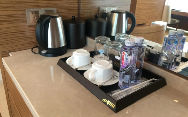 Shenzhen Baoan PLUS Gems Cube Hotel