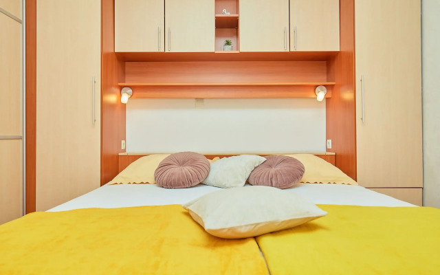 Apartments Zelic Tucepi