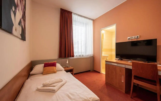 Hotel Ruby Blue