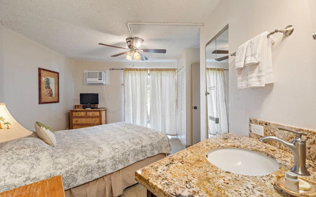 Maui Sunset B110 1 Bedroom Condo by RedAwning