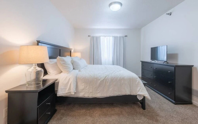 Onsite Gym Pool Fast Wifi More