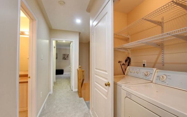 Pelicanstay in Churchill Meadows