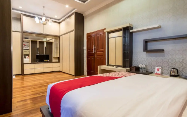 Naufal Guest House by OYO Rooms