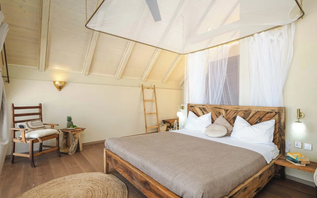 Clove Island Essence & Spa Boutique