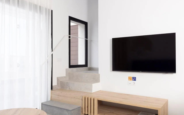 Esmeralda Cotillo Homes by LIVVO