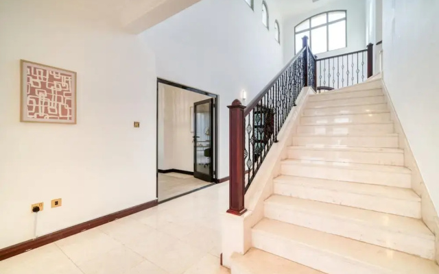 Exclusive 6BR Palm Villa w Private Pool and Beach