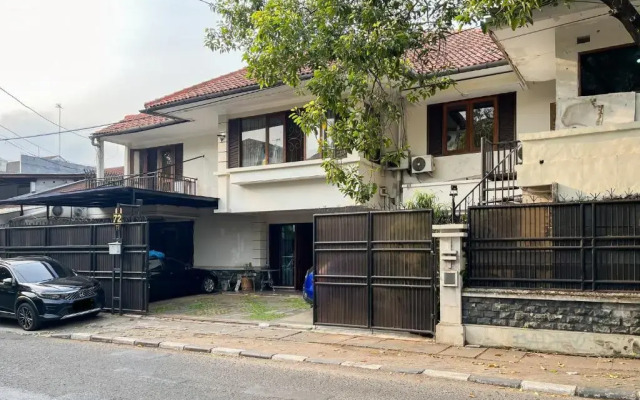 RedDoorz Plus @ Jalan Dharmawangsa